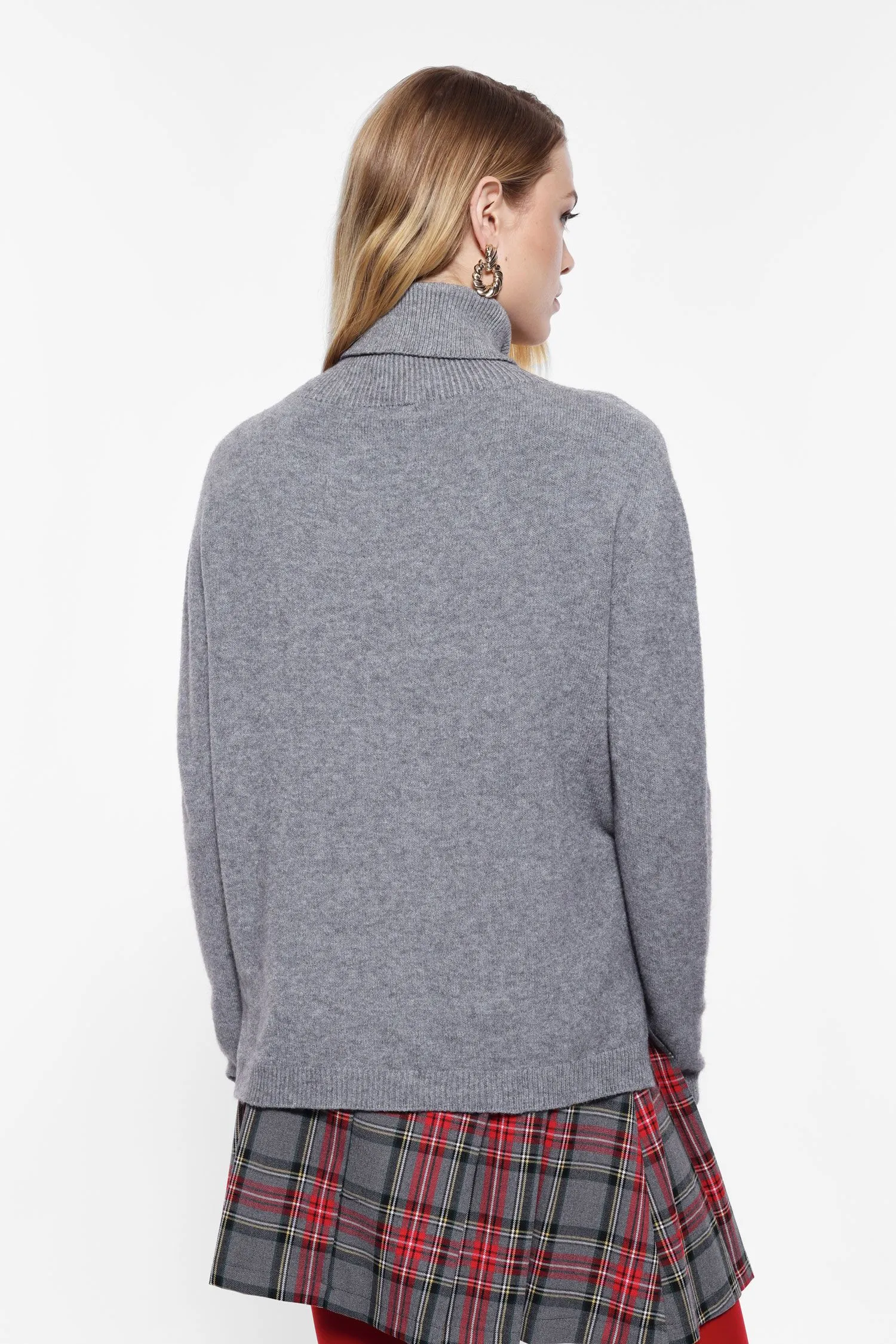 Sweater with turtleneck and long sleeves