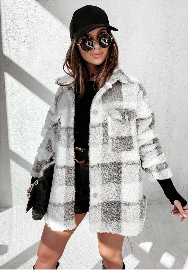 Women Winter Fuzzy Jacket Adults Button-down Long Sleeve Lapel Plaid Jackets with Pockets Warm Soft Stylish Cardigan